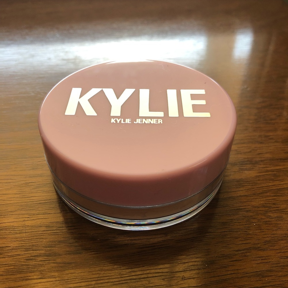 Authentic Kylie Cosmetics setting powder in Beige